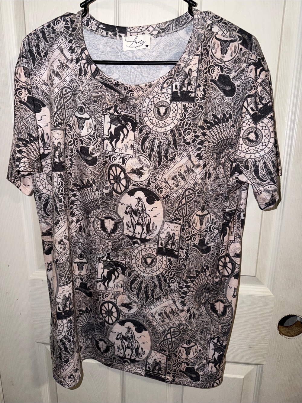 Avery Black & Light cream Western Print Short Sleeve Tee